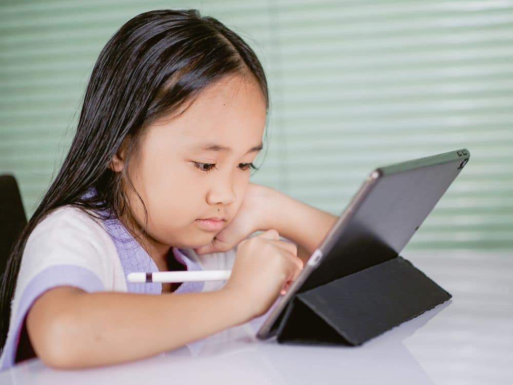 Girl using ipad with apple pen